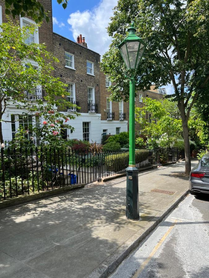 Serene Townhouse With Parking London Exterior photo