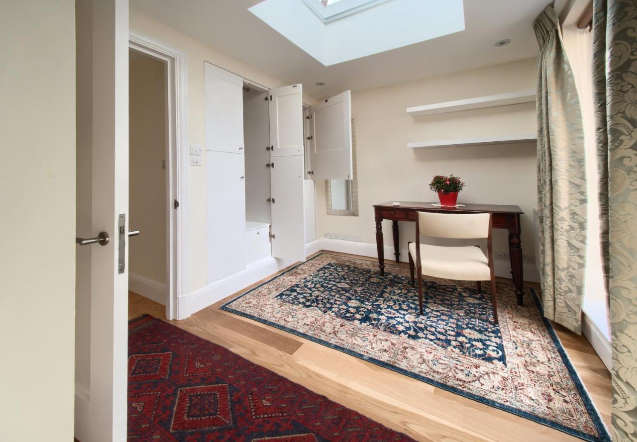 Serene Townhouse With Parking London Exterior photo