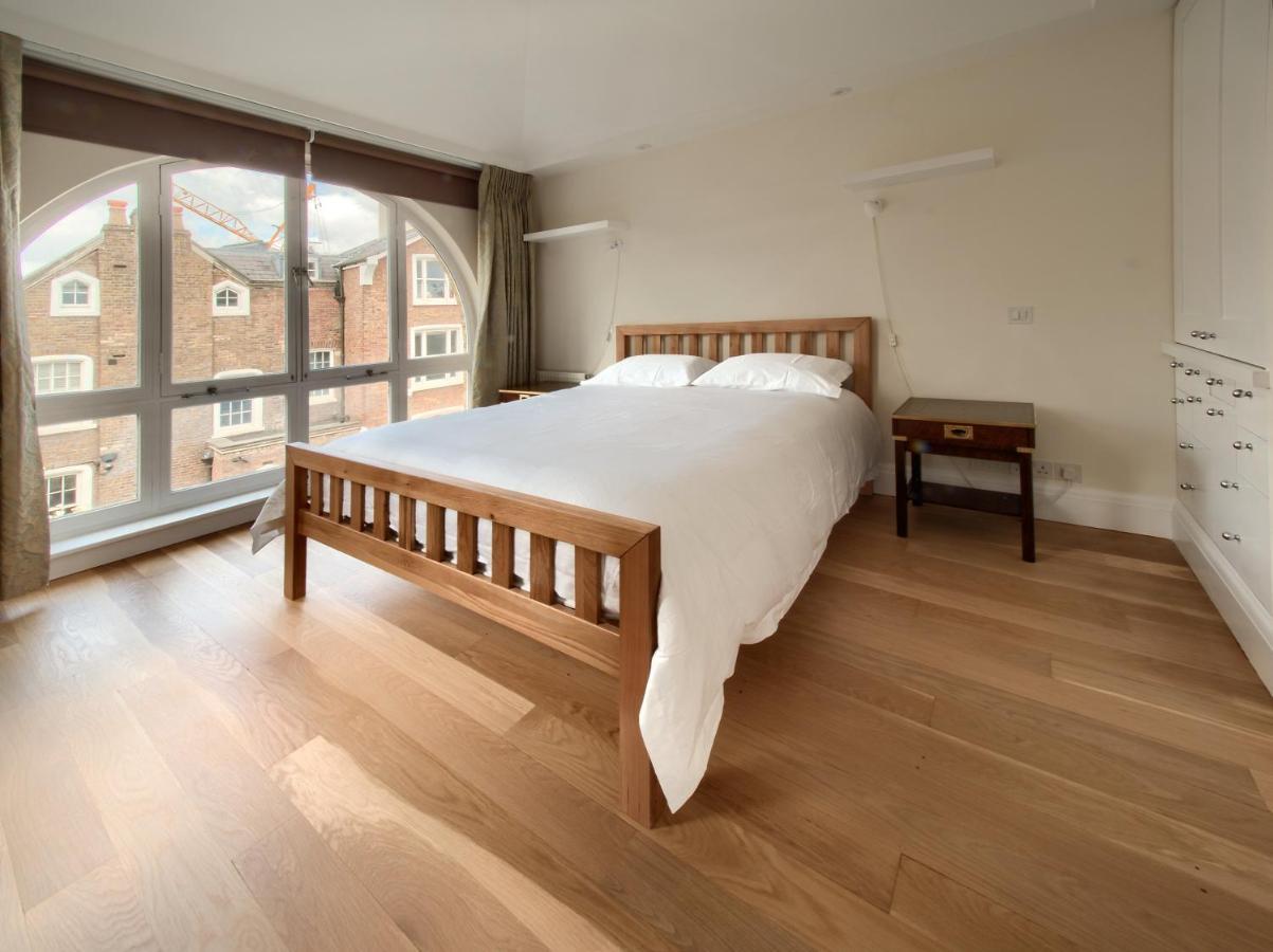 Serene Townhouse With Parking London Exterior photo